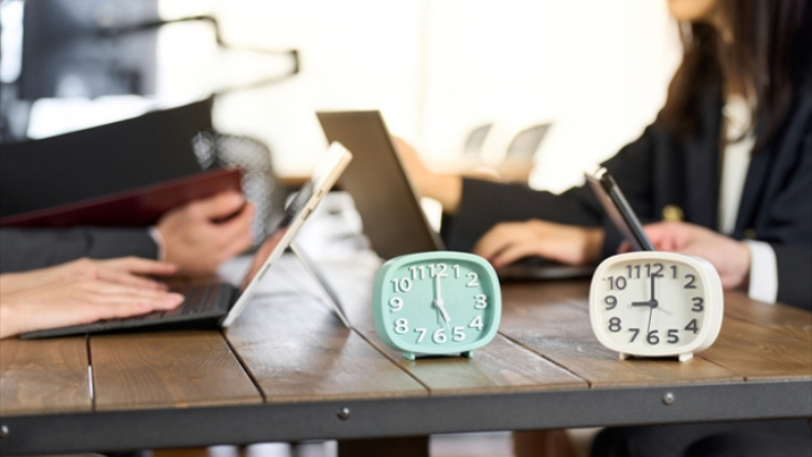 フレックスタイム制の基本｜就活・転職前に知っておきたい仕組みと注意点