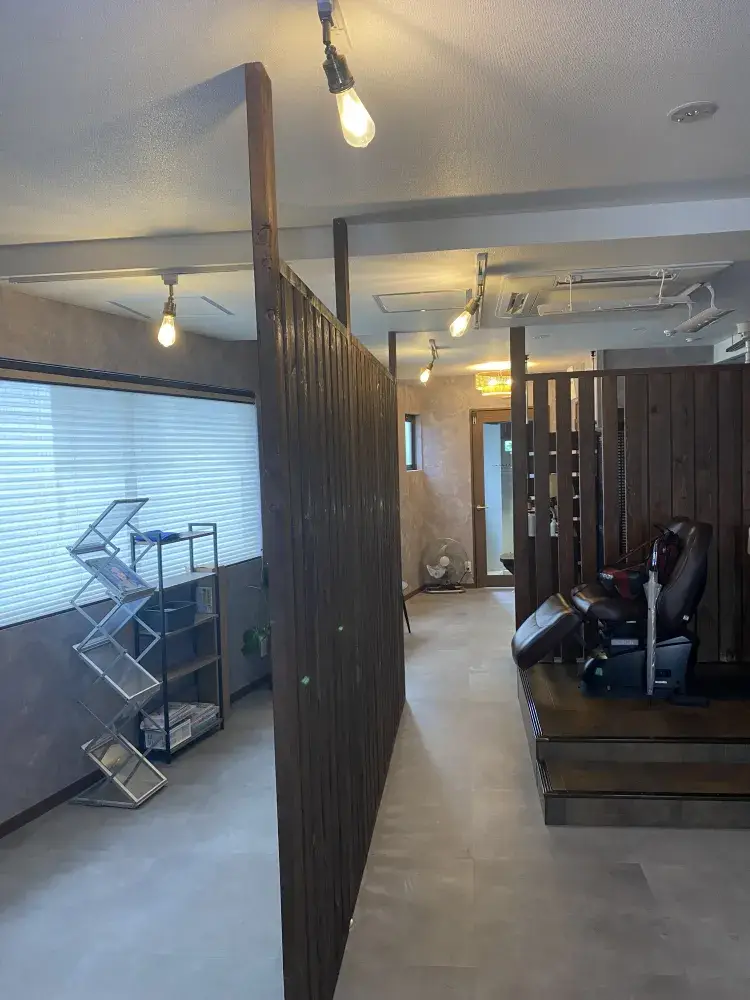 店内アイサロンスペースです。（左窓際）